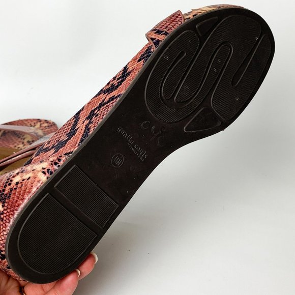 Gentle Souls By Kenneth Cole Gianna Sandal Pink Snake Print  11 - Picture 7 of 8